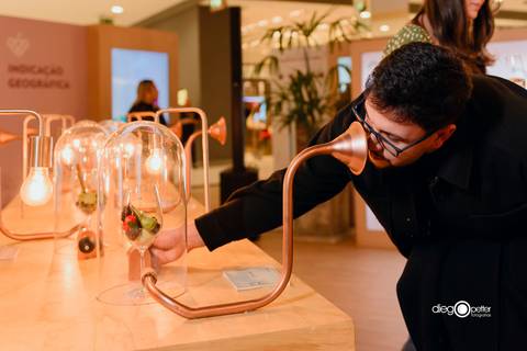 interação sensorial exposição de vinhos'