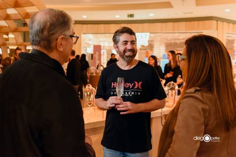 público prestigiando wineyard'