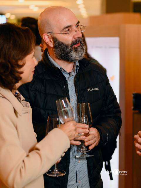 público brindando wineyard'