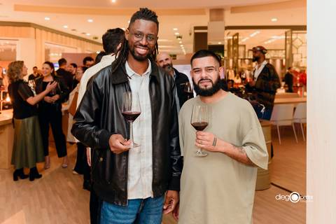 público brindando wineyard'