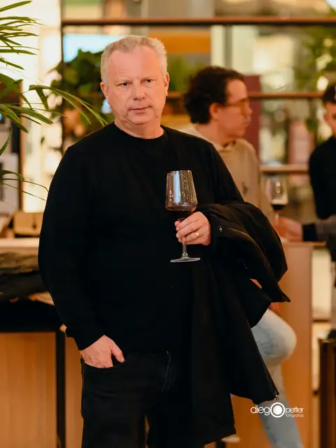 público prestigiando wineyard'