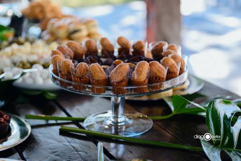 mesa de doces para confraternização'
