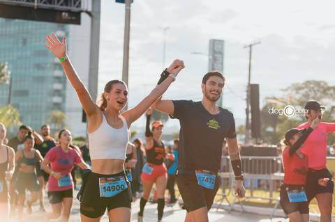 casal chegada vibrante na 41 maratona poa 21 km 14900'