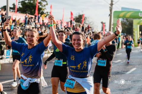 corredor de chegada maratona 21 km 21391'