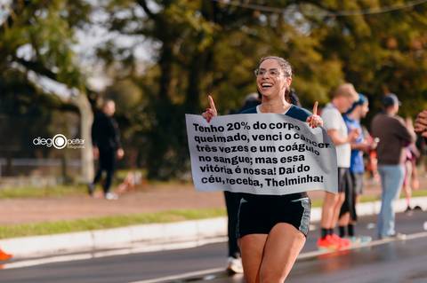 chegada 41ª maratona porto alegre homenagem'