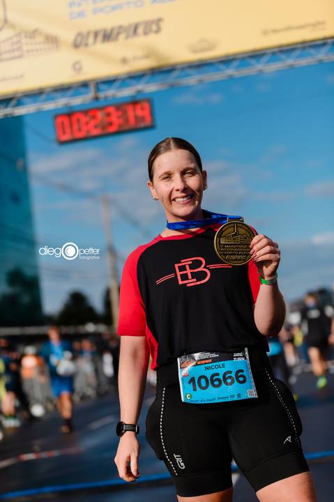 chegada 41ª maratona porto alegre com medalha 10666'