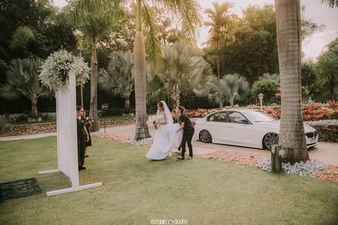 espaço sanctuarium, ensaio pre casamento no espaço sanctuarim, making off da noiva , casamento em belo horizonte, casamento no rio de janeiro, casando em arraial do cabo fotografia de casamento, estudio oliver, casamento em região dos lago , vestido de no'