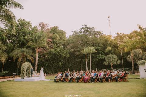 espaço sanctuarium, ensaio pre casamento no espaço sanctuarim, making off da noiva , casamento em belo horizonte, casamento no rio de janeiro, casando em arraial do cabo fotografia de casamento, estudio oliver, casamento em região dos lago , vestido de no'