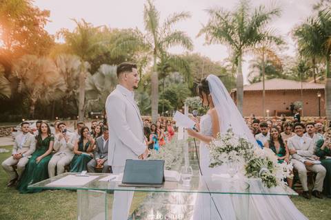 espaço sanctuarium, ensaio pre casamento no espaço sanctuarim, making off da noiva , casamento em belo horizonte, casamento no rio de janeiro, casando em arraial do cabo fotografia de casamento, estudio oliver, casamento em região dos lago , vestido de no'