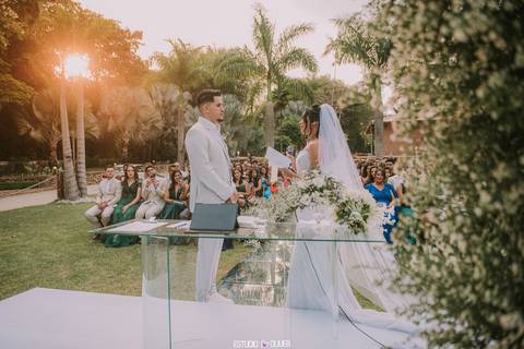 espaço sanctuarium, ensaio pre casamento no espaço sanctuarim, making off da noiva , casamento em belo horizonte, casamento no rio de janeiro, casando em arraial do cabo fotografia de casamento, estudio oliver, casamento em região dos lago , vestido de no'