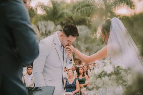 espaço sanctuarium, ensaio pre casamento no espaço sanctuarim, making off da noiva , casamento em belo horizonte, casamento no rio de janeiro, casando em arraial do cabo fotografia de casamento, estudio oliver, casamento em região dos lago , vestido de no'