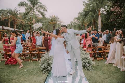 espaço sanctuarium, ensaio pre casamento no espaço sanctuarim, making off da noiva , casamento em belo horizonte, casamento no rio de janeiro, casando em arraial do cabo fotografia de casamento, estudio oliver, casamento em região dos lago , vestido de no'