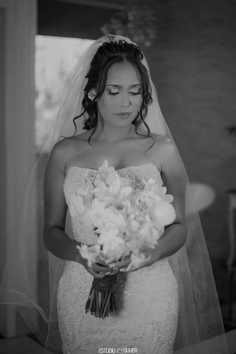 espaço sanctuarium, ensaio pre casamento no espaço sanctuarim, making off da noiva , casamento em belo horizonte, casamento no rio de janeiro, casando em arraial do cabo fotografia de casamento, estudio oliver, casamento em região dos lago , vestido de no'