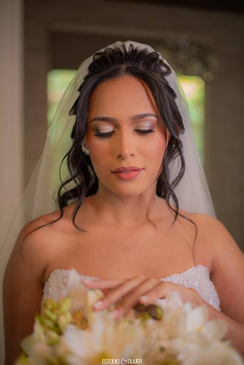 espaço sanctuarium, ensaio pre casamento no espaço sanctuarim, making off da noiva , casamento em belo horizonte, casamento no rio de janeiro, casando em arraial do cabo fotografia de casamento, estudio oliver, casamento em região dos lago , vestido de no'