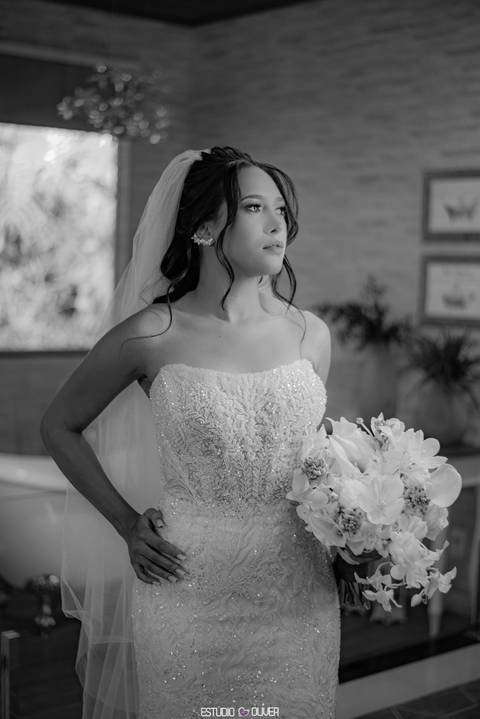 espaço sanctuarium, ensaio pre casamento no espaço sanctuarim, making off da noiva , casamento em belo horizonte, casamento no rio de janeiro, casando em arraial do cabo fotografia de casamento, estudio oliver, casamento em região dos lago , vestido de no'