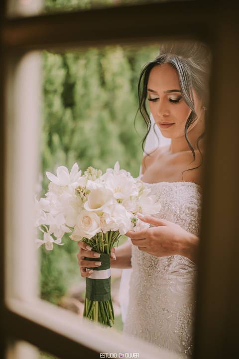 espaço sanctuarium, ensaio pre casamento no espaço sanctuarim, making off da noiva , casamento em belo horizonte, casamento no rio de janeiro, casando em arraial do cabo fotografia de casamento, estudio oliver, casamento em região dos lago , vestido de no'