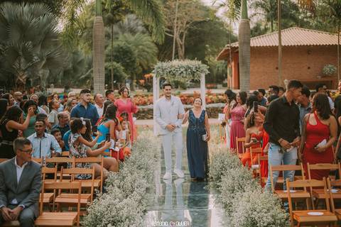 espaço sanctuarium, ensaio pre casamento no espaço sanctuarim, making off da noiva , casamento em belo horizonte, casamento no rio de janeiro, casando em arraial do cabo fotografia de casamento, estudio oliver, casamento em região dos lago , vestido de no'