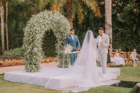 espaço sanctuarium, ensaio pre casamento no espaço sanctuarim, making off da noiva , casamento em belo horizonte, casamento no rio de janeiro, casando em arraial do cabo fotografia de casamento, estudio oliver, casamento em região dos lago , vestido de no'