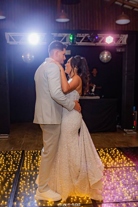 espaço sanctuarium, ensaio pre casamento no espaço sanctuarim, making off da noiva , casamento em belo horizonte, casamento no rio de janeiro, casando em arraial do cabo fotografia de casamento, estudio oliver, casamento em região dos lago , vestido de no'