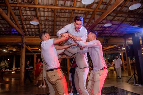 espaço sanctuarium, ensaio pre casamento no espaço sanctuarim, making off da noiva , casamento em belo horizonte, casamento no rio de janeiro, casando em arraial do cabo fotografia de casamento, estudio oliver, casamento em região dos lago , vestido de no'