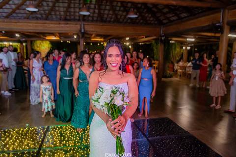 espaço sanctuarium, ensaio pre casamento no espaço sanctuarim, making off da noiva , casamento em belo horizonte, casamento no rio de janeiro, casando em arraial do cabo fotografia de casamento, estudio oliver, casamento em região dos lago , vestido de no'