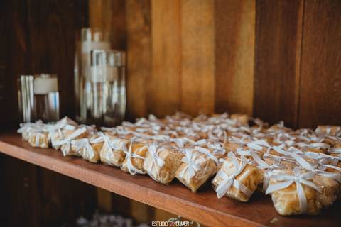 espaço sanctuarium, ensaio pre casamento no espaço sanctuarim, making off da noiva , casamento em belo horizonte, casamento no rio de janeiro, casando em arraial do cabo fotografia de casamento, estudio oliver, casamento em região dos lago , vestido de no'