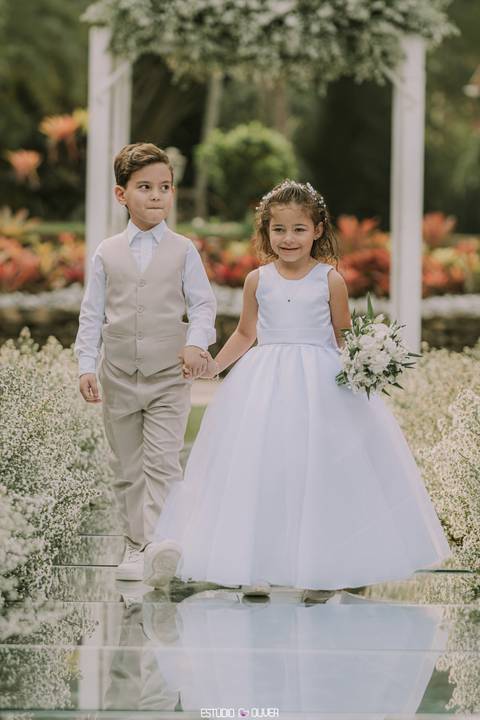 espaço sanctuarium, ensaio pre casamento no espaço sanctuarim, making off da noiva , casamento em belo horizonte, casamento no rio de janeiro, casando em arraial do cabo fotografia de casamento, estudio oliver, casamento em região dos lago , vestido de no'