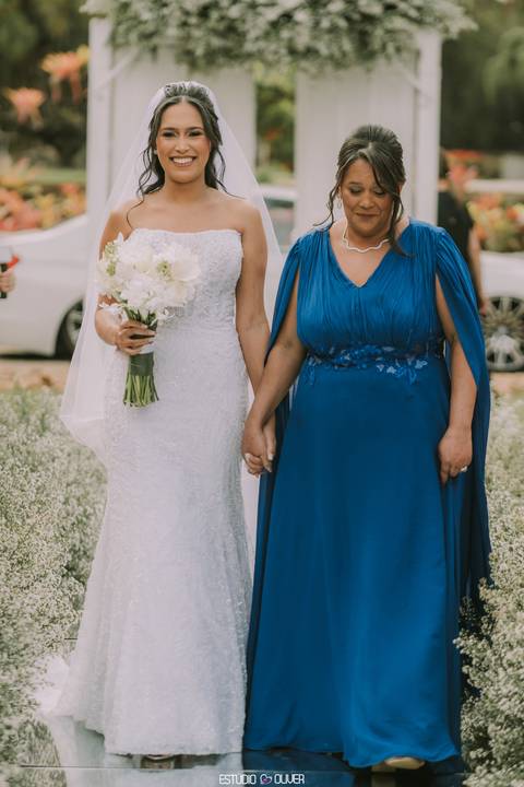 espaço sanctuarium, ensaio pre casamento no espaço sanctuarim, making off da noiva , casamento em belo horizonte, casamento no rio de janeiro, casando em arraial do cabo fotografia de casamento, estudio oliver, casamento em região dos lago , vestido de no'