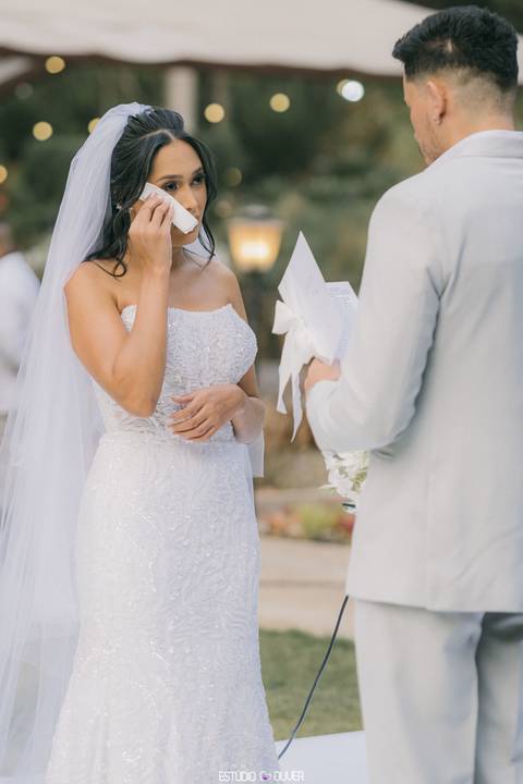 espaço sanctuarium, ensaio pre casamento no espaço sanctuarim, making off da noiva , casamento em belo horizonte, casamento no rio de janeiro, casando em arraial do cabo fotografia de casamento, estudio oliver, casamento em região dos lago , vestido de no'