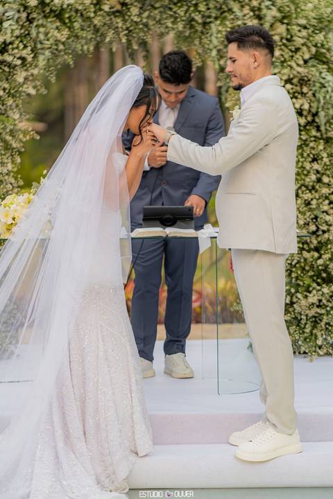 espaço sanctuarium, ensaio pre casamento no espaço sanctuarim, making off da noiva , casamento em belo horizonte, casamento no rio de janeiro, casando em arraial do cabo fotografia de casamento, estudio oliver, casamento em região dos lago , vestido de no'