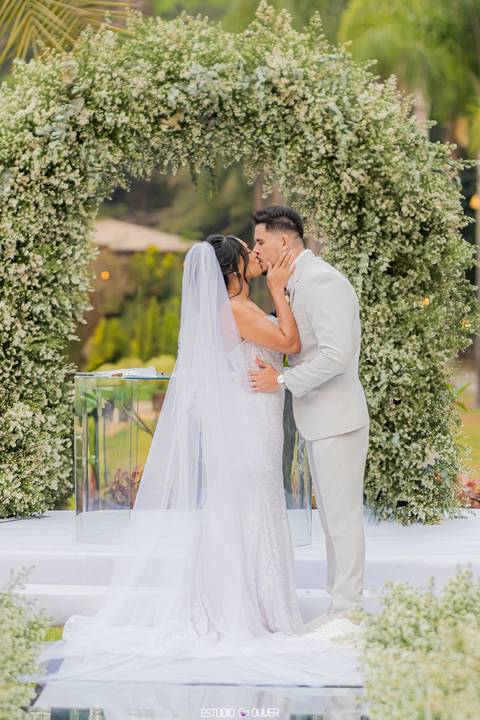 espaço sanctuarium, ensaio pre casamento no espaço sanctuarim, making off da noiva , casamento em belo horizonte, casamento no rio de janeiro, casando em arraial do cabo fotografia de casamento, estudio oliver, casamento em região dos lago , vestido de no'