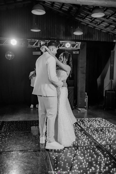 espaço sanctuarium, ensaio pre casamento no espaço sanctuarim, making off da noiva , casamento em belo horizonte, casamento no rio de janeiro, casando em arraial do cabo fotografia de casamento, estudio oliver, casamento em região dos lago , vestido de no'