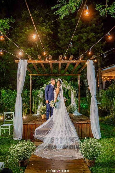 espaço villagio, espaço villagio pampulha, espaço de festa na Pampulha, horizonte, fotografo de casamento em belo horizonte, melhores fotografo de bh,  noiva, casamento em bh , casamento ao ar livre , varal de lampadas'