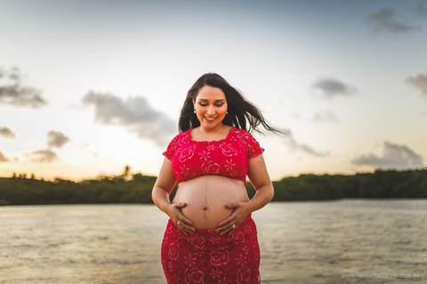 gestante acariciando a barriga'