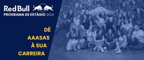Banner de website para o programa de estágio Red Bull Brasil 2024, apresentando um grupo diversificado de estagiários sorrindo e interagindo na pista de skate dentro da sede da empresa em São Paulo.'