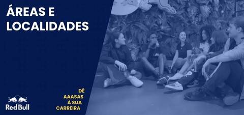 Banner para o programa de estágio Red Bull Brasil 2024 mostrando estagiários sentados na pista de skate da sede em São Paulo, engajados em uma conversa animada e sorridente.'