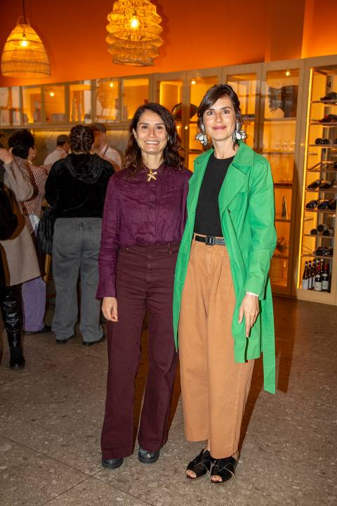 Participantes posando para foto em grupo, com sorrisos e expressões de satisfação no brunch da Casa Riachuelo na CASACOR São Paulo 2025. (Evento Casa Riachuelo CASACOR 2025, São Paulo, Fotos Bruno Arita)'