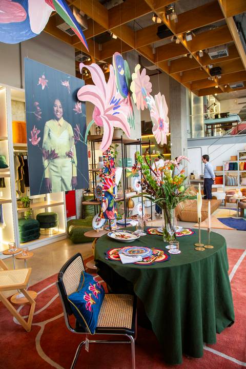 Itens da nova coleção Westwing + Isabela de Oliveira expostos na loja, com a decoração do ambiente. (Westwing, Vila Madalena, São Paulo, Bruno Arita)'