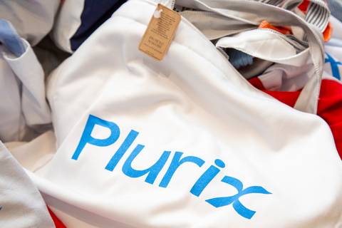 Sacola personalizada da Plurix, recheada com brindes, dada como lembrança de participação no Dia das Crianças 2025. (Evento Plurix, São Paulo, Fotógrafo Bruno Arita)'