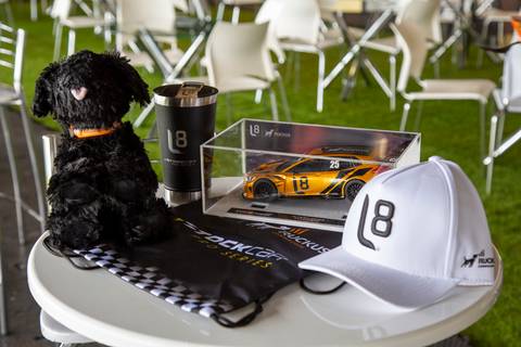 Itens do kit de boas-vindas dos participantes da L8 Group e Ruckus Networks. (Stock Car, Interlagos, Fotos Bruno Arita)'