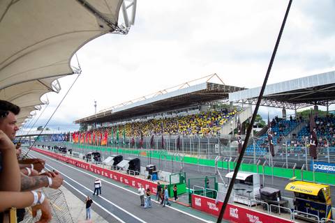 Vista privilegiada do Camarote Snapdragon para a Reta Principal do Autódromo de Interlagos. (Stock Car, Evento Corporativo, Fotos Bruno Arita)'
