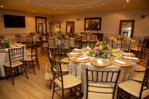 Salão decorado do restaurante Baby Beef Jardim em Santo André para celebração de 40 anos. Fotografia de evento por Bruno Arita.'