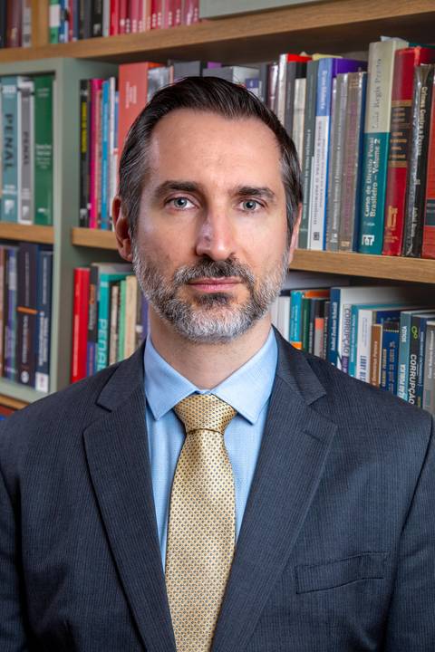 Close-up estratégico de João Paulo com expressão séria e focada para uso em palestras e perfis executivos. Fotografia: Bruno Arita'