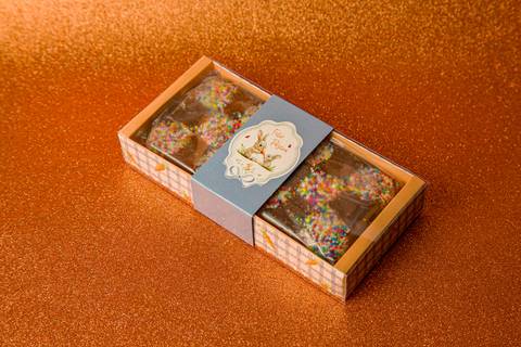 Barra de chocolate artesanal apresentada em caixinha de presente para a Páscoa no Morumbi. Foto por Bruno Arita.'