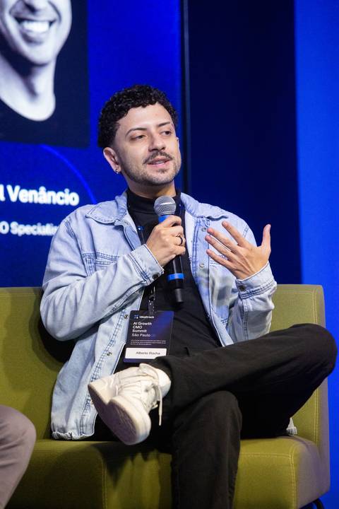 Alberto Rocha no Painel: Alberto Rocha, especialista de SEO, palestrando sobre o poder da efetividade em marketing em SP. Foto por Bruno Arita.'