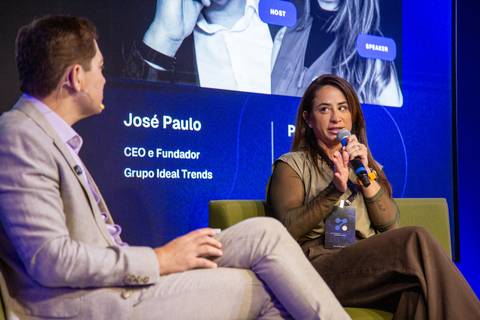 José Paulo e Paula Porto: Painel de discussão entre Grupo Ideal Trends e Decathlon sobre IA no marketing em São Paulo. Foto por Bruno Arita.'