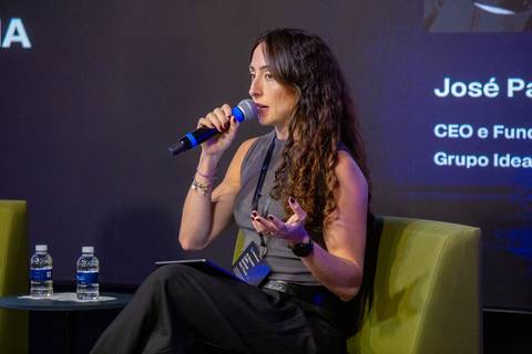 Juliana Peria Palestrando: Juliana Peria, executiva de Growth da LATAM Airlines, em palestra no AI Growth Summit em SP. Foto por Bruno Arita.'