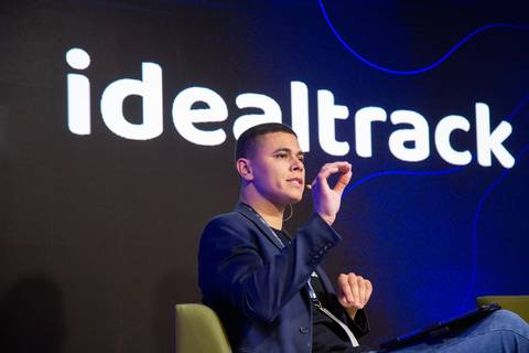 Romário Martins no Painel: Romário Martins, VP de Operações da IdealTrack, discursando em painel sobre funil de vendas em SP. Foto por Bruno Arita.'