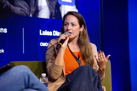 Luisa Dias Palestrando: Luisa Dias, executiva de marketing da Rappi, apresentando insights no evento IdealTrack em São Paulo. Foto por Bruno Arita.'