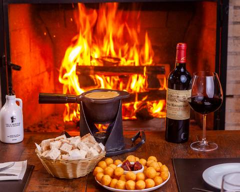 fotografia fondue lareira'